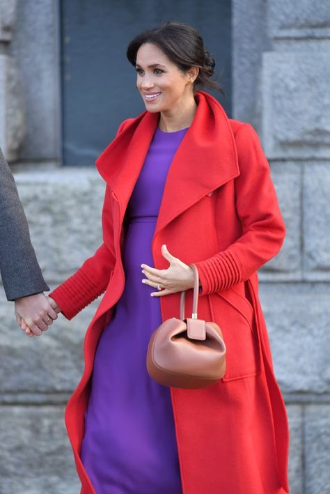 Meghan Markle Red and Purple Outfit Birkenhead January 2018 Half Saree Function, African Print Maxi Skirt, Purple Outfit, Color Combos Outfit, Color Blocking Outfits, Playing The Victim, Purple Scarves, Purple Outfits, Red And Purple