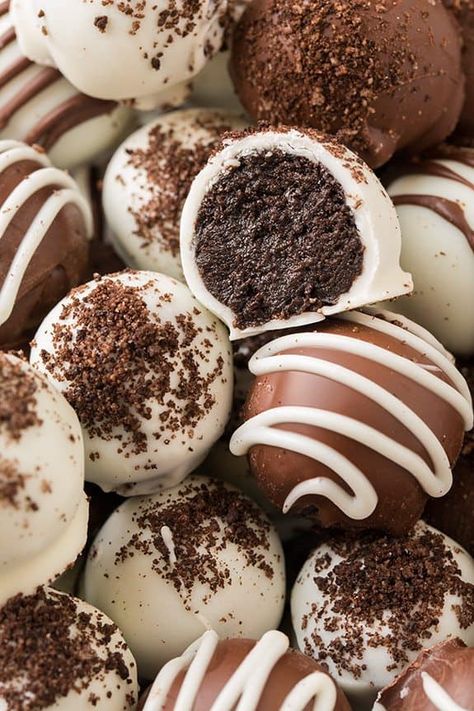 Oreo Truffles Two Ways - Cooking Classy Oreo Truffles Recipe, Oreo Truffles, Truffle Recipe, Chocolate Truffles, Candy Recipes, Interesting Food Recipes, Sweet Snacks, Food Cravings, Dessert Recipes Easy