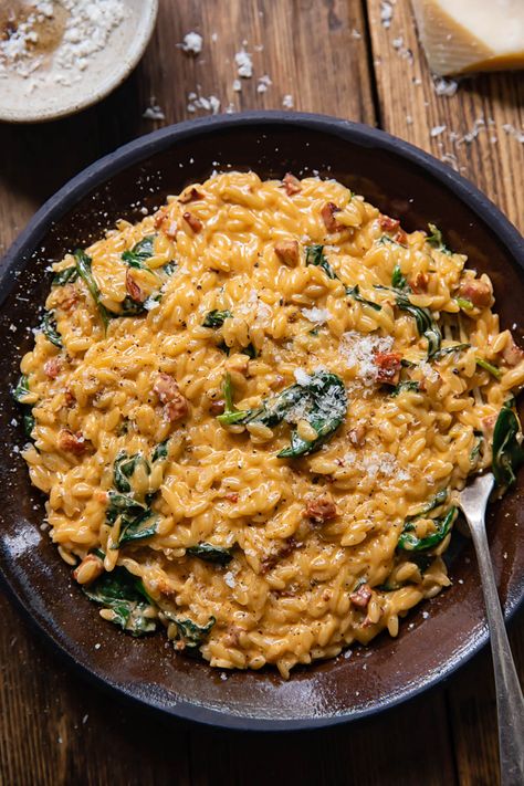 Creamy Chorizo and Spinach Orzo - Vikalinka Creamy Orzo Recipes, Spinach Orzo, Orzo Pasta Recipes, Leftover Turkey Soup, Dinner Suggestions, Creamy Orzo, Turkey Soup Recipe, Chicken Chorizo, Chorizo Recipes