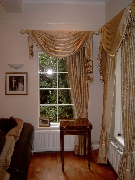 Trendy Curtains, Modern Curtain Ideas, Vintage Drapes, Bespoke Curtains, Paris Living Rooms, Paris Living, Curtain Pelmet, Doll House Curtains, Swags And Tails