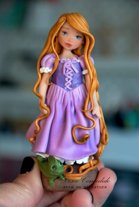 Polymer clay Polymer Clay Figures People, Polymer Clay People, Sweet 15 Party Ideas Quinceanera, Clay People, Polymer Clay Figures, Princess Rapunzel, Clay Baby, Fondant Figures, Clay Mugs