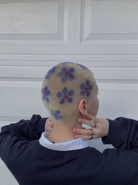 Buz Cut, Shaved Head Designs, Y2k Inspo, Hair Colour Design, Flower Wreath Hair, Buzzed Hair, Shaved Hair Designs, Hairstyles Aesthetic, Bald Hair