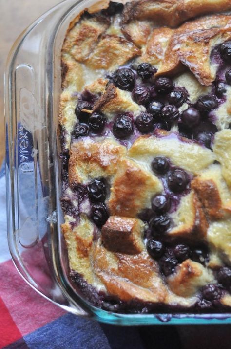 Blueberry French Toast Bake - Dining with Alice Blueberry Cheesecake French Toast, Breakfast Egg Casserole Recipes, Cheesecake French Toast, Easy Breakfast Casserole Recipes, Breakfast Casseroles, Breakfast Casserole Easy, What's For Breakfast, Blueberry Recipes, Blueberry Cheesecake