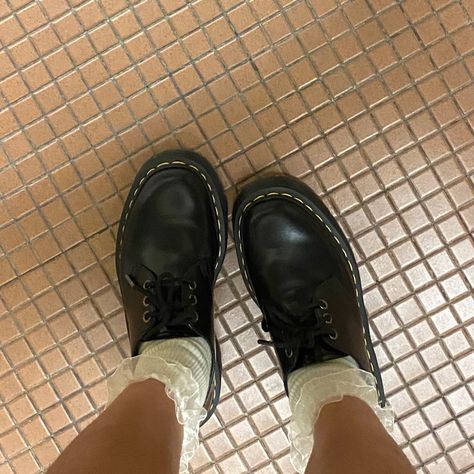 Cute Socks For Doc Martens, Docs Oxfords, Doc Martens With Lace Socks, Docs With Ruffle Socks, Lace Socks Outfit, Ruffle Socks Outfit, Bex Oxford Docs, Frilly Socks Doc Martens, Doc Martens 1461