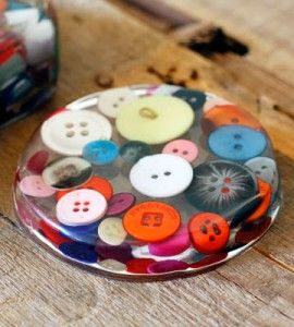 How to Make a Paperweight or Coaster | Crafts for Home | Decor Craft — Country Woman Magazine Diy Resin Coasters, Country Woman, Woman Magazine, Coaster Crafts, Diy Coasters, General Crafts, Button Art, Button Crafts, Tutorial Diy