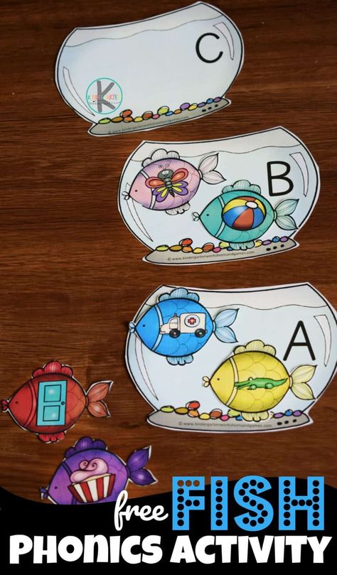 FREE Fish Phonics Activity - this is such a fun, hands-on alphabet activity for helping prek and kindergarten age kids listen for beginning sounds #phonics #kindergarten #beginningsounds Ocean Literacy Activities, Fish Kindergarten, Free Phonics Printables, Initial Sound Activities, Kindergarten Phonics Activities, Printable Fish, Kindergarten Alphabet, Phonics Printables, Phonics Activity