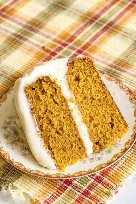 Homemade Pumpkin Cake: Warm Fall Flavors in Every Bite Pumpkin Layer Cake, December Recipes, Spice Cake Recipe, Spiced Cake, Fall Cake Recipes, Creamy Frosting, Pumpkin Cake Recipes, Layer Cake Recipes, Pumpkin Spice Cake