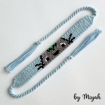 Alpha pattern #102500 | BraceletBook Studio Ghibli Friendship Bracelet, Studio Ghibli Bracelet Pattern, Anime Friendship Bracelets, Totoro Bracelet, Alpha Bracelet, Cool Friendship Bracelets, String Bracelet Patterns, Diy Friendship Bracelets Tutorial, Bracelet Keychains