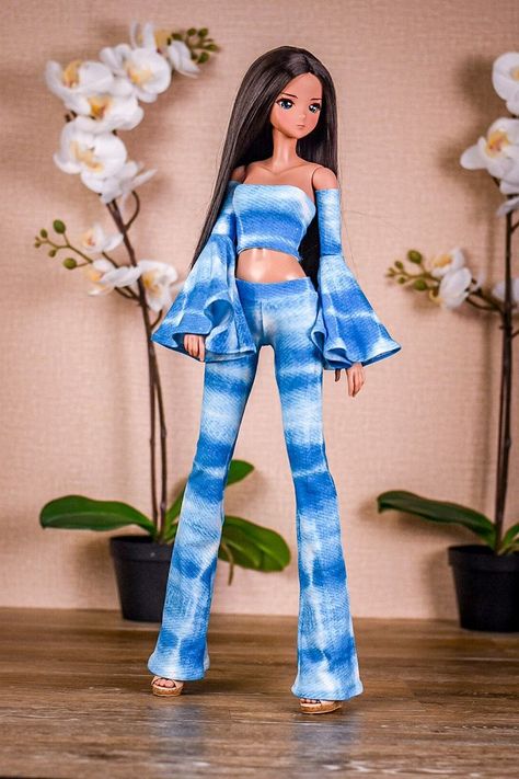 Barbie Outfits For Dolls, Barbie Dolls Outfits, Different Barbies, Barbie Doll Outfits, Ivory Leggings, Fashion Collection Inspiration, Clothes For Dolls, Different Body Types, Barbie Top