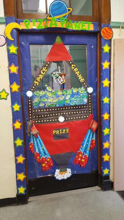 Toy Story Window Display, Toy Story Door Decorations Classroom, Toy Story Door Decorations, Toy Story Classroom Door, Disney Window Decoration Ideas, Toy Story Classroom Theme, Disney Window Decoration, Plexiglass Ideas, Preschool Graduation Decorations