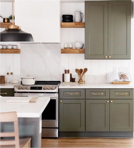 Kitchen Pulls And Knobs, Brass Kitchen Pulls, Benjamin Moore Kitchen, Olive Green Kitchen, Green Kitchen Island, Warm Wood Flooring, Sage Green Kitchen, White Kitchen Tiles, Green Kitchen Cabinets