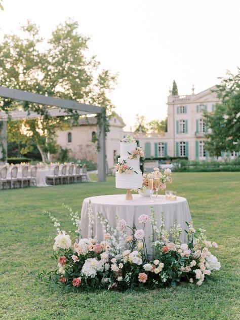 Chateau de Tourreau Wedding, Effortless and romantic design Chateau Wedding France, French Chateau Weddings, Monique Lhuillier Wedding, French Chateau Wedding, Classic Elegant Wedding, Provence Wedding, Wedding Lounge, Elegant Wedding Inspiration, Lily Wedding