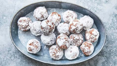 Bourbon Balls Recipe, Nibbles For Party, Bourbon Balls, Bourbon Recipes, Balls Recipe, No Bake Treats, Unsweetened Cocoa, Holiday Desserts, Southern Living