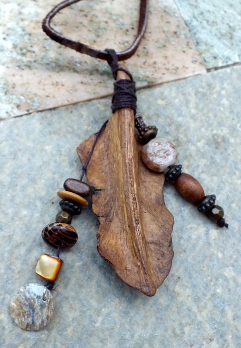 driftwood pendant Driftwood Pendant, Diy Projects To Make And Sell, Driftwood Art Diy, Wood Jewelery, Driftwood Jewelry, Beach Jewelry Boho, Beads Craft Jewelry, Gourds Crafts, Art Scarves