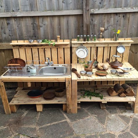 OUTDOOR KITCHEN SINK IDEAS – Sink unit is inseparable within outdoor kitchen design. From washing dirty eating utensils to cooking tools, a sink unit ... Outdoor Play Kitchen, Mud Kitchens, Bar Deco, Outdoor Play Structures, Outdoor Learning Spaces, Diy Mud Kitchen, Garden Kids, Outdoor Play Areas, Kids Outdoor Play