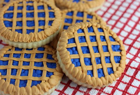 Blueberry Pie Sugar Cookies Pie Sugar Cookies, Thanksgiving Cookies Decorated, Cherry Pie Cookies, Cherry Party, Cookies Royal Icing, Bakery Cookies, Pumpkin Sugar Cookies, Cutout Cookies, Pie Cookies