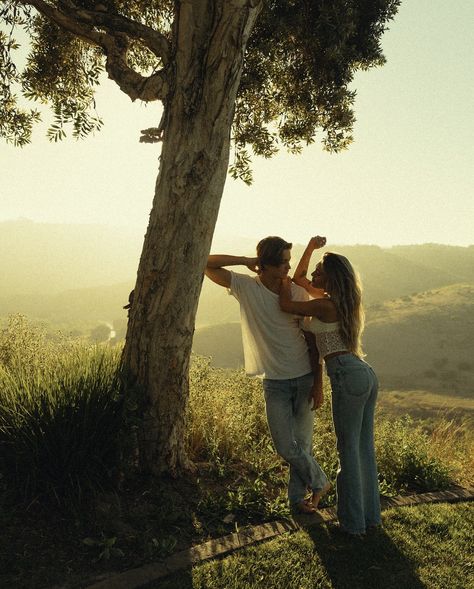 An ode to Summer’s end 🌞 Couples Nature Photoshoot, Lovers In Nature, Joyful Photos, Summer Couple Pictures, Newlywed Photos, June Aesthetic, Summer Elopement, Romantic Men, Nature Photoshoot