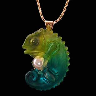 Matt Bezak - Chameleon pendant Glass Casting, Headpiece Jewelry, Chameleons, Inspirational Art, American Crafts, Inspired Fashion, Creative Jewelry, Stone Carving, Animal Jewelry