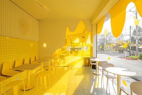 Korean Fried Chicken Restaurant Design, Yellow Store Design, Pasta Shop Design Interiors, Fried Chicken Store Design, Chicken Shop Design, Yellow Interior Design, Yellow Restaurant, Pasta Shop, Barber Shop Interior