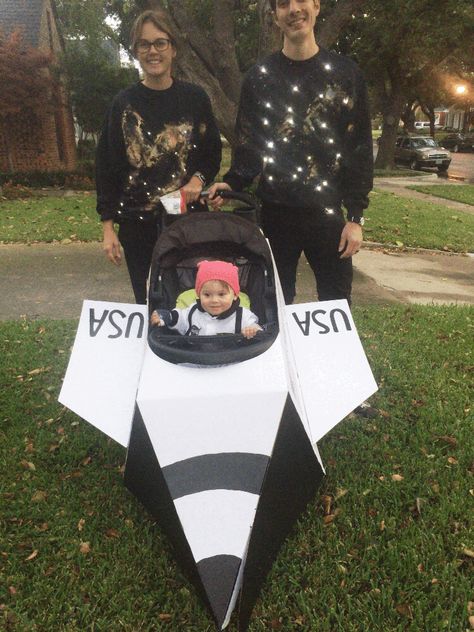 Astronaut Family Costume Diy, Family Outer Space Costumes, Nasa Family Costume, Baby Space Costume, Family Astronaut Halloween Costumes, Outer Space Halloween Costumes, Family Space Halloween Costumes, Space Family Halloween Costume, Family Space Costumes