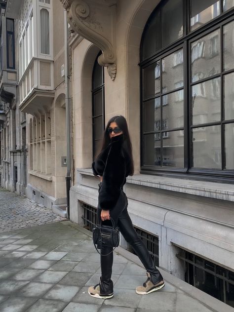 Instagram outfit, 2021, faux fur jacket, leather pants, influencer, girl, jordan 4, jordan mushroom, ootd, outfits Jordan Outfit, Winter Outfit, Leather Pants, Winter Outfits, Faux Fur, Winter Jackets, Leather Jacket, Outfit Inspo, Pants