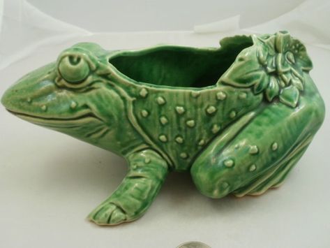 Frog Planter, Frog Crafts, Ceramic Frogs, Green Pottery, Vintage Shelf, Frog Art, Mccoy Pottery, Green Frog, Pottery Planters