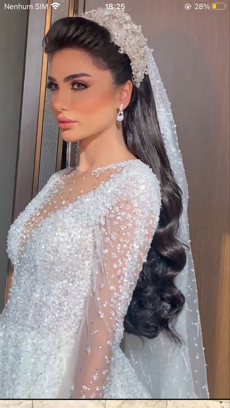 Arabic Bridal Hairstyles, Persian Wedding Hairstyles, Lebanese Bridal Hair, Lebanese Bride Hairstyle, Classy Wedding Hair Down With Veil, Makeup Ideas For Wedding, Bridal Hair Down, Wedding Makeup Bride, 2nd Wedding Dresses