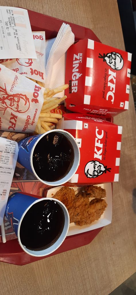 Meal Snap, Kfc Zinger, Cute Backgrounds For Iphone, Dark Food Photography, Party Drinks Alcohol, Foodie Instagram, Hotel Food, Starbucks Coffee Recipes, Vegetarian Snacks