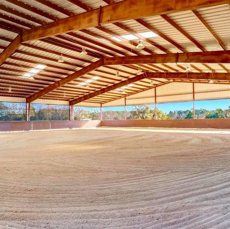 Covered Horse Arena, Luxury Horse Barns, Horse Riding Arena, Dream Barn Stables, Equestrian Stables, Horse Barn Ideas Stables, Barn Stalls, Horse Arena, Horse Barn Designs