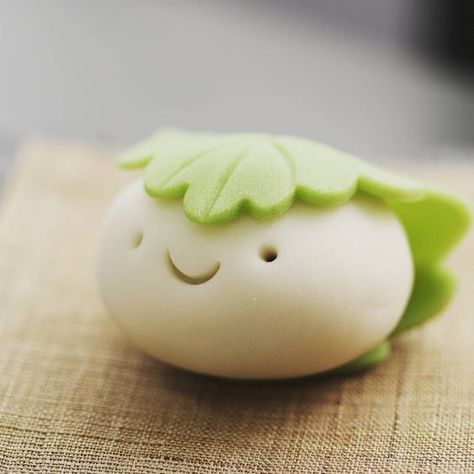 Wagashi Recipe, Wagashi Art, Japanese Wagashi, Japanese Sweets Wagashi, ดินปั้น Polymer Clay, Japanese Sweet, Japanese Dessert, Japanese Snacks, Japanese Dishes