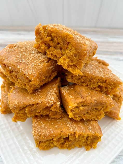 Sugar Cookie Vegan Pumpkin Bars Vegan Pumpkin Bars Recipe, Vegan Pumpkin Bars, Raisin Chocolate Chip Cookies, Oatmeal Raisin Chocolate Chip Cookies, Vegan Pumpkin Cookies, Pumpkin Sugar Cookies, Yummy Sugar Cookies, Peanut Butter Pumpkin, Vegan Bar