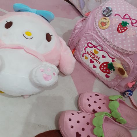 Hello Kitty To Issho, Strawberry Hello Kitty, Sanrio Room, Mother Garden, Kawaii Core, Cute Room Ideas, Blue Daisy, Little Twin Stars, Rilakkuma