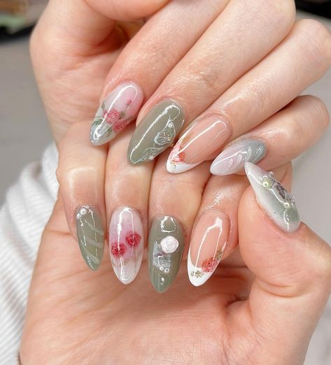 🧚🏻 Fairycore 🥀 Client wanted a similar fairycore vibe that I did last year, I decided to go with watercolour roses this time ☺️🌹🤍 ▫️2hr 45min Gelx removal with new set (Short Almond) #nailinspo #naildesign #fairycorenails #gardennails #naturenails #vancouvernails #gelxinspo #gelxnails #springnails #paintednails Fairy Nails Short, Fairycore Nails, Fairy Nail Art, Watercolour Roses, Short Almond, Watercolor Rose, Nails Inspo, Hand Jewelry, Nails Ideas