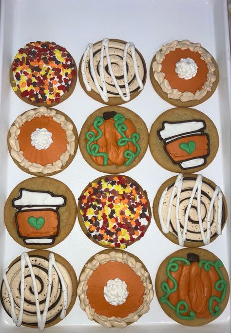 Circle Fall Cookies Decorated, Thanksgiving Cookie Cake Ideas, Fall Cookie Cake, Cut Out Cookie, Treat Making, Buttercream Cookies, Cookie Cake Designs, Bakery Treats, Frosted Cookies