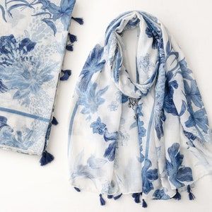 Pottery Blue Pattern White Soft Voile Scarves Boho Hair Warp - Etsy Moda China, Mode Prints, Boho Scarfs, Linen Scarves, The Four Seasons, Styl Boho, Women Shawl, Long Scarf, Fashion Pattern