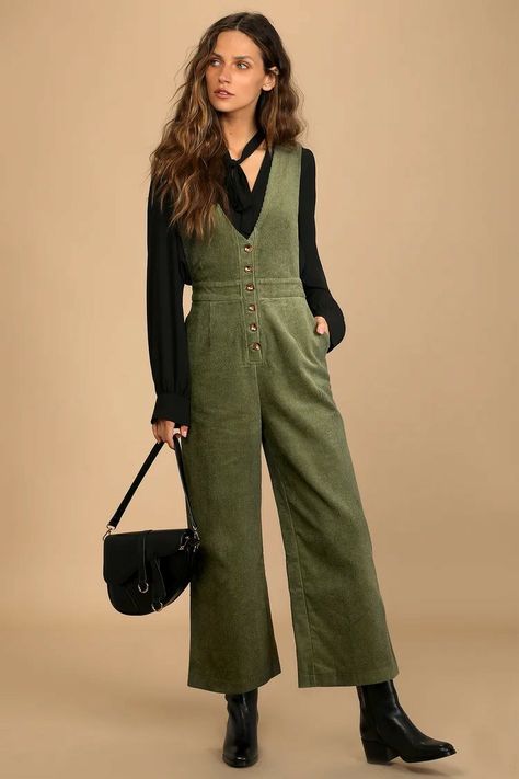 Olive Jumpsuit Outfit, Overall Outfit Winter, Green Jumpsuit Outfit, Corduroy Jumpsuit, Olive Jumpsuit, Outfit Modest, Olive Green Jumpsuit, Suede Outfit, Overall Outfit