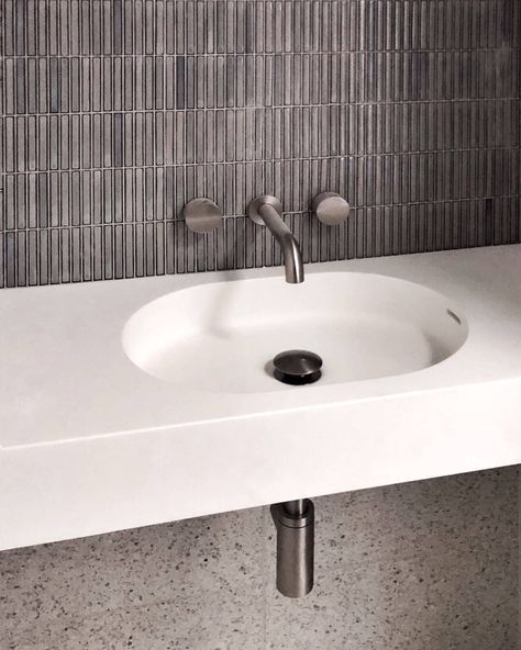 OMVIVO on Instagram: “We love the choice of finishes in this stunning bathroom. The combination of slim hand-crafted finger tiles and terrazzo in tones of grey,…” Finger Tile Bathroom, Finger Tiles Bathroom, Grey Terrazzo Bathroom, Finger Tiles, Terrazzo Bathroom, Bathroom Design Layout, Stunning Bathrooms, Delta Faucets, Diy Bathroom Decor