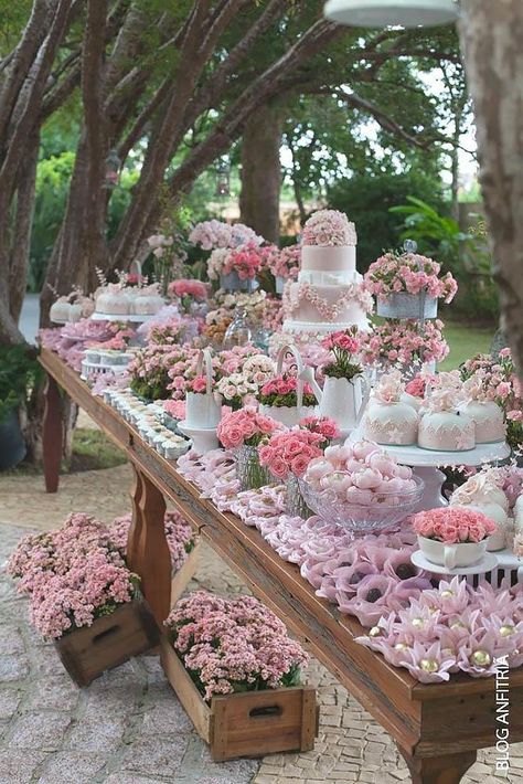 Vintage Dessert Tables, Wedding Cake Table Decorations, Modern Wedding Theme, Candy Bar Wedding, Cake Table Decorations, Vintage Dessert, Wedding Cake Table, Wedding Dessert Table, Wedding Table Flowers