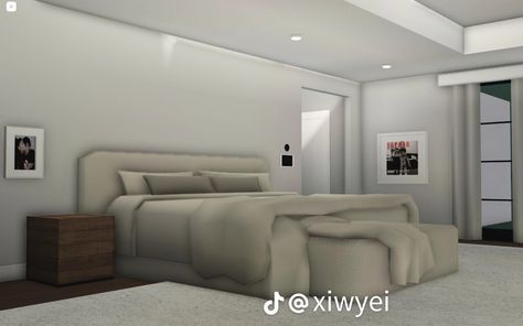 Modern Bedroom Bloxburg, Bloxburg Interior, Beach House Flooring, Roblox House, Jenner House, House Plans With Pictures, Bloxburg Builds, Diy House Plans, Bloxburg Room