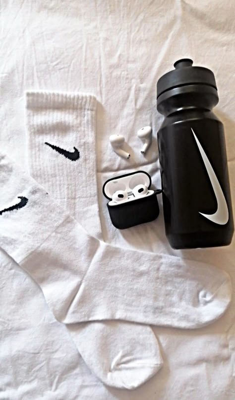 Gift Ideas For Gym Boy, Mens Healthy Lifestyle Aesthetic, Nike Socks Men, Money Clothes, Gym Boy, Cute Nike Outfits, Minimalist Interior Style, Fitness Wear Outfits, Sports Aesthetic