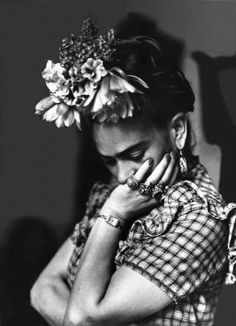 "I paint self-portraits because I am so often alone, because I am the person I know best." / Frida Kahlo Frida Kahlo Paintings, Kahlo Paintings, Frida And Diego, Women Rights, Frida Art, Frida Kahlo Art, Flowers In Her Hair, Diego Rivera, Mexican Artists