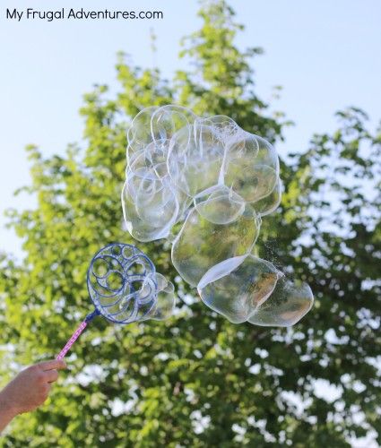 Homemade Bubbles Recipe {For Big Thick Bubbles!} - My Frugal Adventures Homemade Bubbles Recipe, Andy Pants, Bubbles Recipe, Homemade Bubble Solution, Bubble Juice, Cake Baking Supplies, Dawn Soap, Bubble Recipe, Bubble Mix