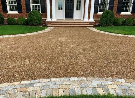 Home Driveway Ideas, Blacksmith Clothes, Bricks In The Garden, Driveway Circle, Farmhouse Driveway, Tar And Chip Driveway, Driveway Diy, Gravel Driveway Landscaping, Home Driveway