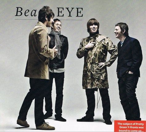 smile Beady Eye :) Supersonic Oasis, Rock Musicians, Beady Eye, Liam Gallagher, Pretty Green, Oasis, Musician, Historical Figures, Stars