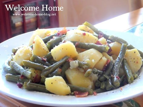 Welcome Home Blog: Mom's Green Beans and Potatoes Beans And Potatoes, Short Recipes, Canned Potatoes, Fantasy Food, Cooking Green Beans, Green Beans And Potatoes, Frozen Green Beans, Green Bean Recipes, Food Favorites