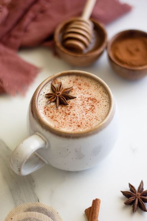 garnished tea latte Cinnamon Tea Recipes, Homemade Peppermint Mocha, Throat Tea, Sore Throat Tea, Vanilla Tea, Mocha Recipe, Cozy Drinks, Cinnamon Tea, Lean Belly Juice