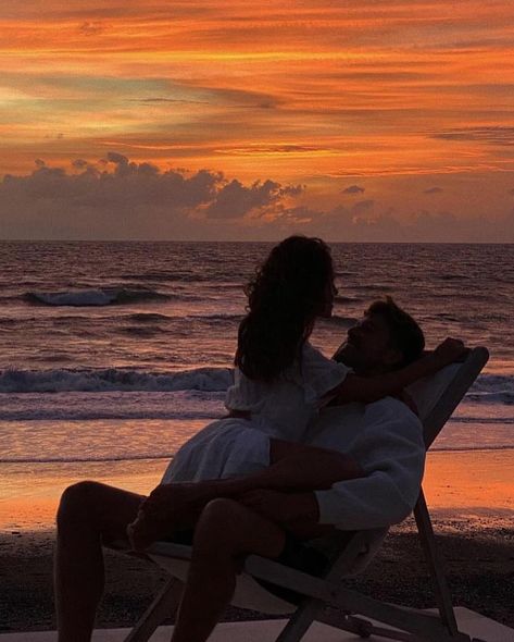 Comment “2024” to manifest ✨ Follow 👉🏻 @oldmoneyhaves Follow 👉🏻 @oldmoneyhaves Follow 👉🏻 @oldmoneyhaves 🏷️: #oldmoney #class #love #oldmoneyaesthetic #oldmoneyromance #romantic Romantic Boyfriend, Healthy Mood, Welcome On Board, Business On Instagram, Classy Couple, Vision Boards, Old Money Aesthetic, Romantic Love, Couple Aesthetic