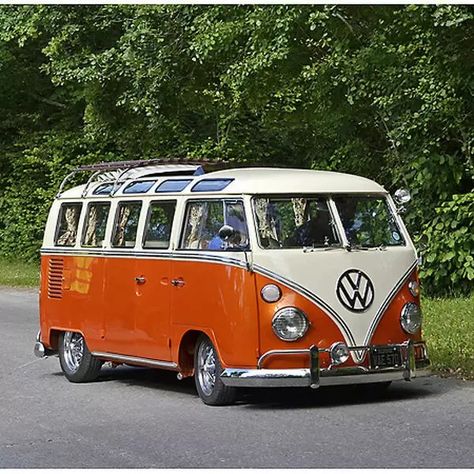 Combi Hippie, Vw Kampeerwagens, Vintage Volkswagen Bus, Scooters Vespa, Van Volkswagen, Kombi Motorhome, Aryton Senna, Volkswagen Vans, Classic Campers