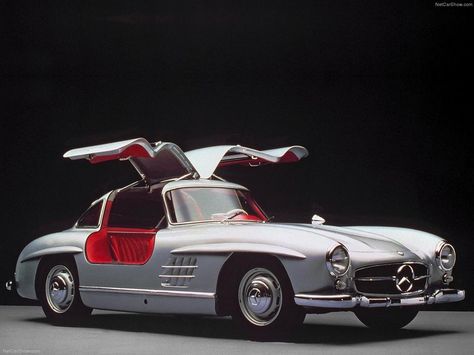 One of 26 cars nominated for Car of the Century. Mercedes-Benz 300 SL Coupé was introduced in 1954 as a two-seat sports car with distinctive gull-wing doors. 1,400 were built at Stuttgart-Untertürkheim, Germany. Benz Patent Motorwagen, Mercedes Classic Cars, Mercedes Benz W126, Mercedes Benz 600, Mercedes Classic, Mercedes Benz 300sl, Old Mercedes, Mercedes 300sl, Mercedes 300