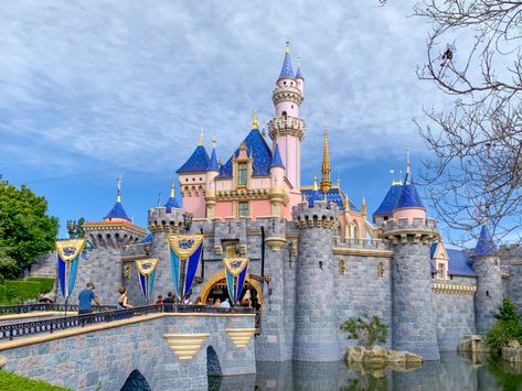 The best Disneyland rides and attractions ranked so that you can plan your day accordingly! Disneyland Tips And Tricks, Disneyland Rides, Disneyland Tips, Plan Your Day, Splash Mountain, Main Street Usa, Space Mountain, Below Deck, Downtown Disney